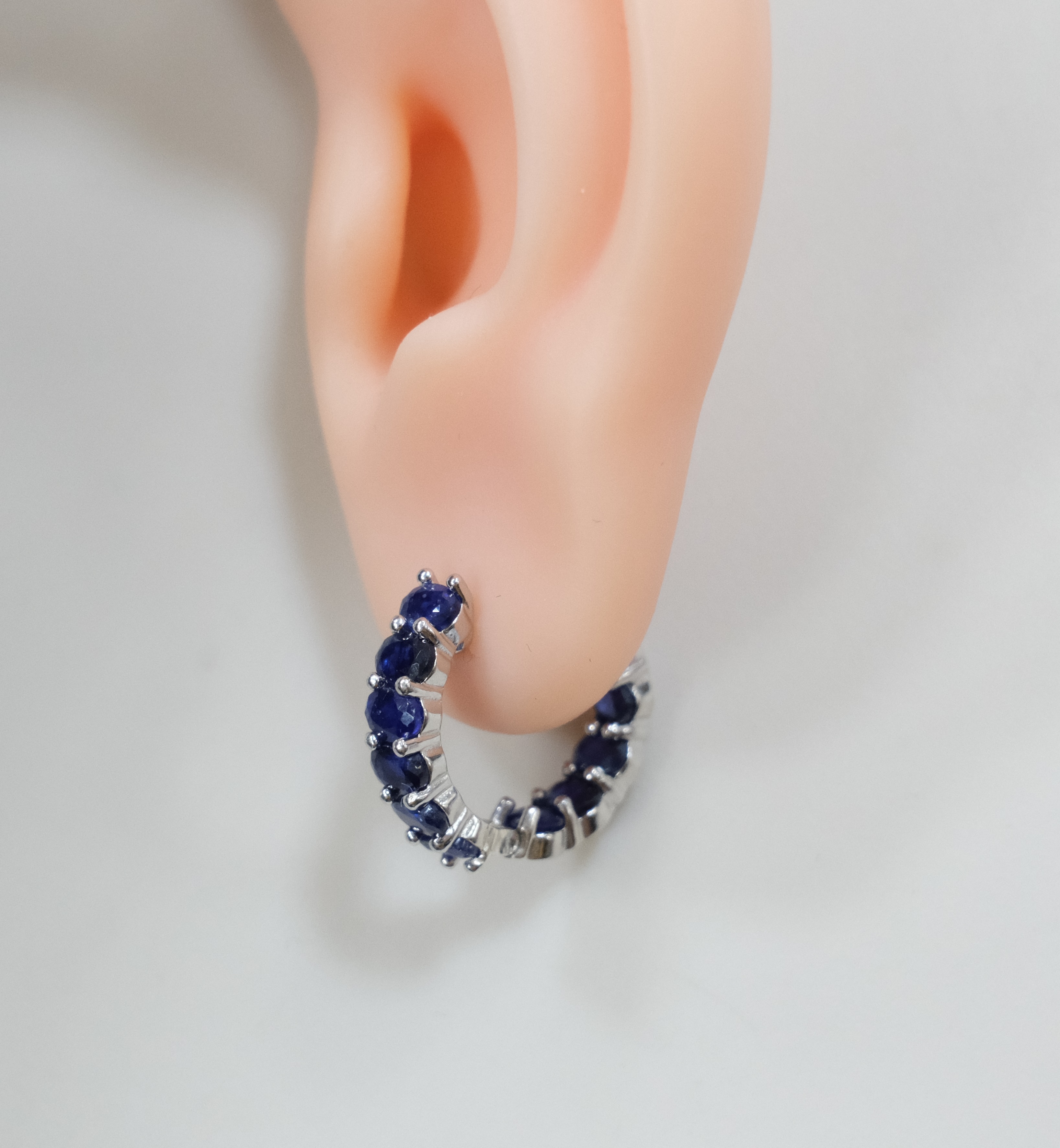 Серебряные серьги-конго с сапфирами